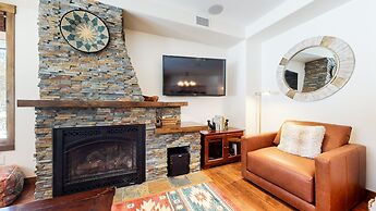 Woodwinds 1271 Spacious Mountain Modern Home with Private Hot Tub, Fir