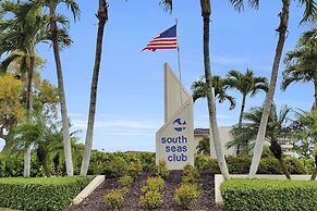 South Seas 4, 904 Marco Island Vacation Rental 2 Bedroom Condo by Reda