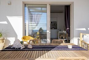 Vera's White Pearl Apartment