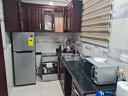 Spacious, Quiet & Cozy- Close to Highway-parking