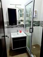 Spacious, Quiet & Cozy- Close to Highway-parking