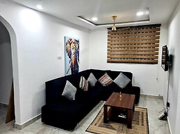 Spacious, Quiet & Cozy- Close to Highway-parking
