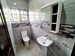 Cozy,quiet & Fantastic- Close to Highway - Parking