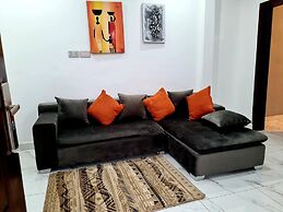 Comfy & Cozy Hideout ~ Close to Highway ~parking