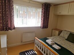 Stunning 4-bed House in Walsall