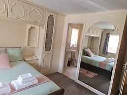 Stunning 4-bed House in Walsall