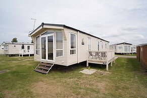 Pets Stay Free 8 Berth lux van Heacham Beach
