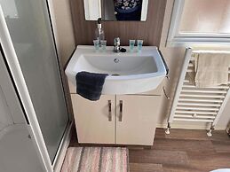 Pets Stay Free 8 Berth lux van Heacham Beach