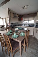 Pets Stay Free 8 Berth lux van Heacham Beach