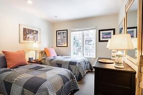 All Seasons Condo Short Walk to Vail Village and Gondola One by RedAwn