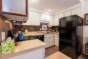 All Seasons Condo Short Walk to Vail Village and Gondola One by RedAwn