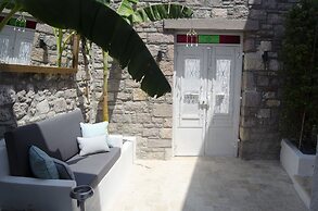 Min Ayvalık (Adults Only +12)