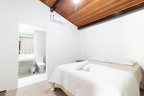 GB51 Excelente Casa 4 Suítes Vista Mar