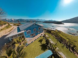 Dolphin Boutique Hotel & Restaurant