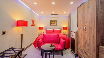 Dolphin Boutique Hotel & Restaurant