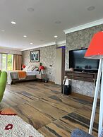 Dolphin Boutique Hotel & Restaurant