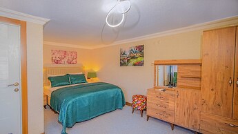 Dolphin Boutique Hotel & Restaurant