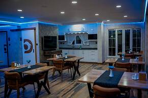 Dolphin Boutique Hotel & Restaurant