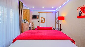 Dolphin Boutique Hotel & Restaurant