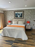 Dolphin Boutique Hotel & Restaurant