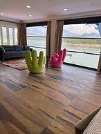 Dolphin Boutique Hotel & Restaurant