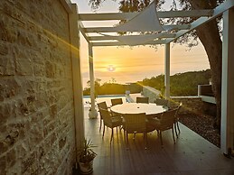 Villasleeps10-garden-freeparking-pool-ac