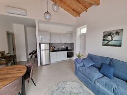 Villasleeps10-garden-freeparking-pool-ac