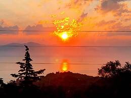 Villasleeps10-garden-freeparking-pool-ac