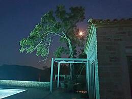 Villasleeps10-garden-freeparking-pool-ac