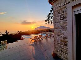 Villasleeps10-garden-freeparking-pool-ac