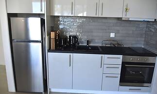 Villasleeps10-garden-freeparking-pool-ac