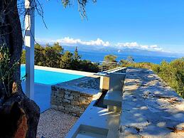 Villasleeps10-garden-freeparking-pool-ac