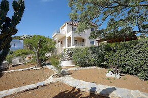 Private Villa With Amazing View and Shared Pool