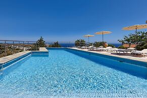 Private Villa With Amazing View and Shared Pool