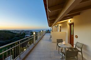 Bright Luxuriously Simple Apartment With Shared Pool