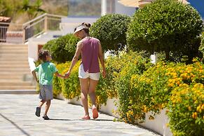 Bright Luxuriously Simple Apartment With Shared Pool