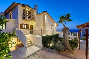 Charming Retro Studio With Shared Pool and View