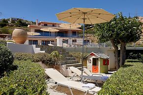 Charming Retro Studio With Shared Pool and View