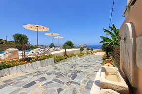 Charming Retro Studio With Shared Pool and View