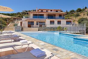 Charming Retro Studio With Shared Pool and View