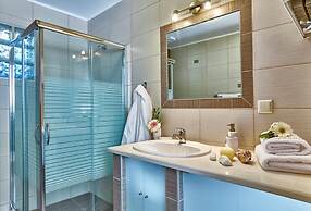 Charming Retro Studio With Shared Pool and View