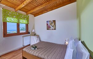 Stylish Pool Side Apartment With Stunning sea View