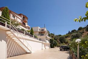 Stylish Pool Side Apartment With Stunning sea View