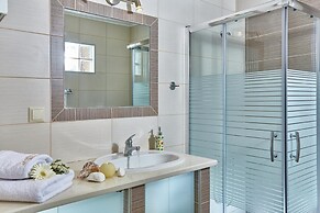 Cozy Pool Front Apartment With sea View Orange