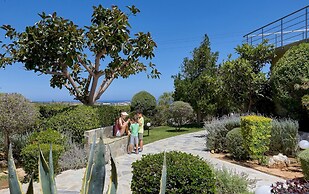 Cozy Pool Front Apartment With sea View Orange