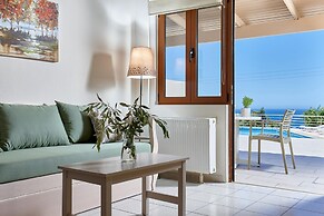 Cozy Pool Front Apartment With sea View Green