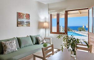 Cozy Pool Front Apartment With sea View Green