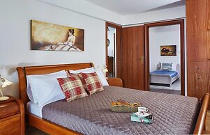 Spacious Villa With Shared Pool and Amazing View