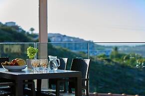 Spacious Villa With Shared Pool and Amazing View