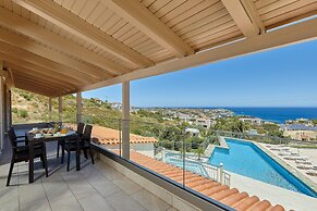 Spacious Villa With Shared Pool and Amazing View